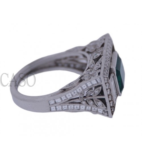 WHITE GOLD EMERALD RING WITH DIAMOND