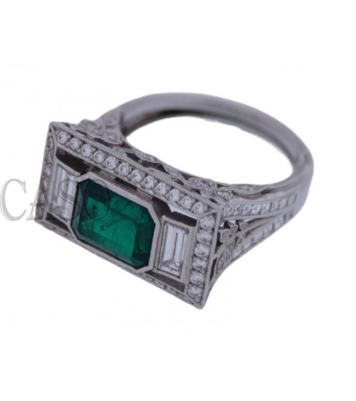 WHITE GOLD EMERALD RING WITH DIAMOND