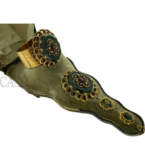 COMPLETO ANTICO IN ORO CON DIAMANTI SMALTI E DIASPRO NELLA SCATOLA ORIGINALE