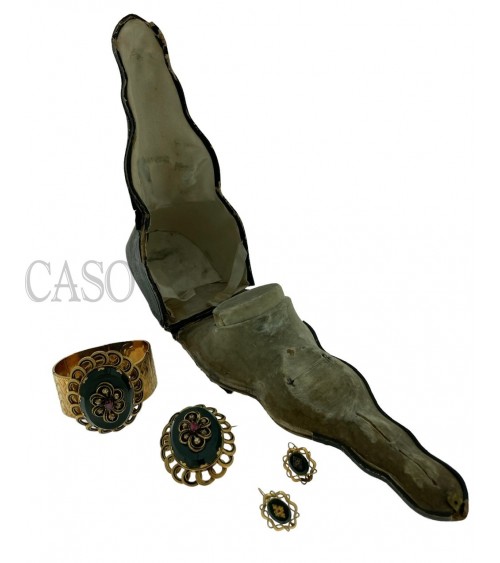 COMPLETO ANTICO IN ORO CON DIAMANTI SMALTI E DIASPRO NELLA SCATOLA ORIGINALE