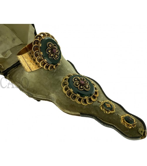 COMPLETO ANTICO IN ORO CON DIAMANTI SMALTI E DIASPRO NELLA SCATOLA ORIGINALE