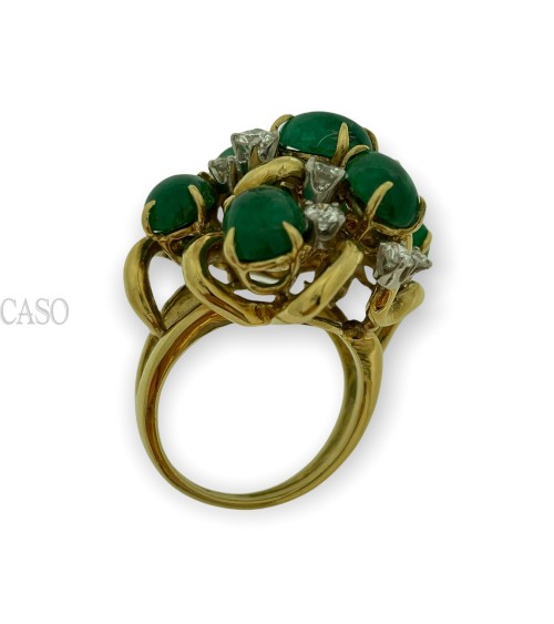 VINTAGE GOLD RING WITH CABOCHON EMERALD AND ROUND DIAMOND.