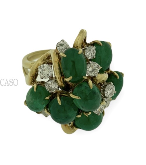 VINTAGE GOLD RING WITH CABOCHON EMERALD AND ROUND DIAMOND.