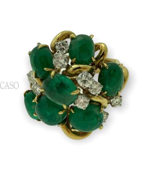 VINTAGE GOLD RING WITH CABOCHON EMERALD AND ROUND DIAMOND.