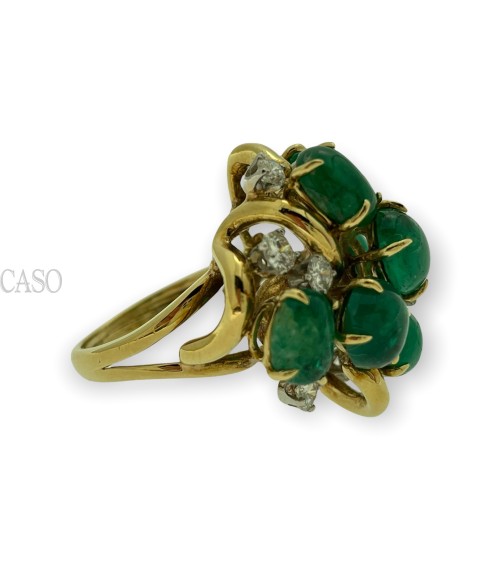 VINTAGE GOLD RING WITH CABOCHON EMERALD AND ROUND DIAMOND.