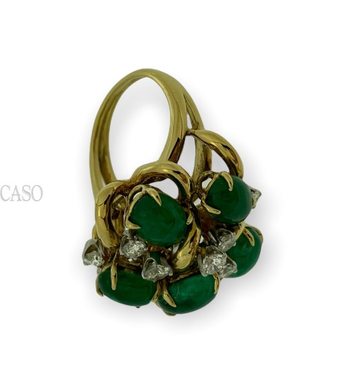 VINTAGE GOLD RING WITH CABOCHON EMERALD AND ROUND DIAMOND.