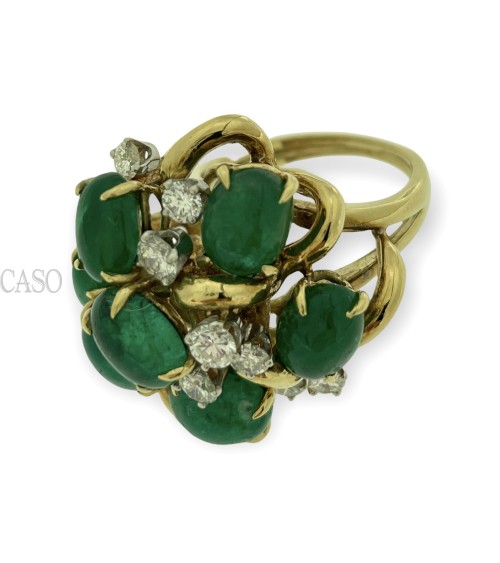 VINTAGE GOLD RING WITH CABOCHON EMERALD AND ROUND DIAMOND.