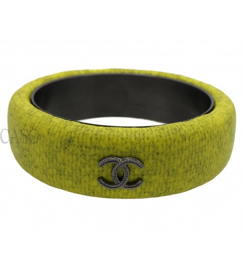BRACCIALE CHANEL IN PELLE GIALLA CON LOGHI CC
