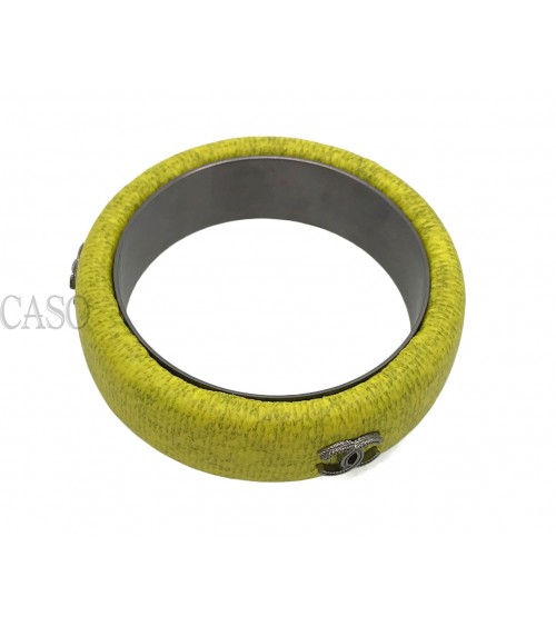 BRACCIALE CHANEL IN PELLE GIALLA CON LOGHI CC