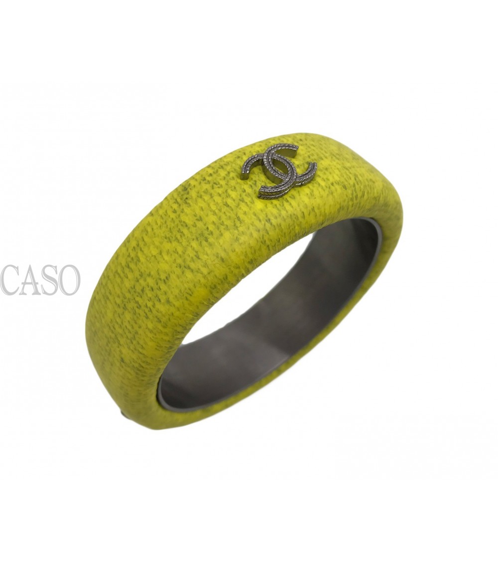 BRACCIALE CHANEL IN PELLE GIALLA CON LOGHI CC