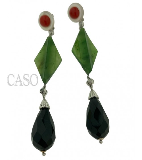 ORECCHINI PENDENTI CON ONICE GIIADA E CORALLO