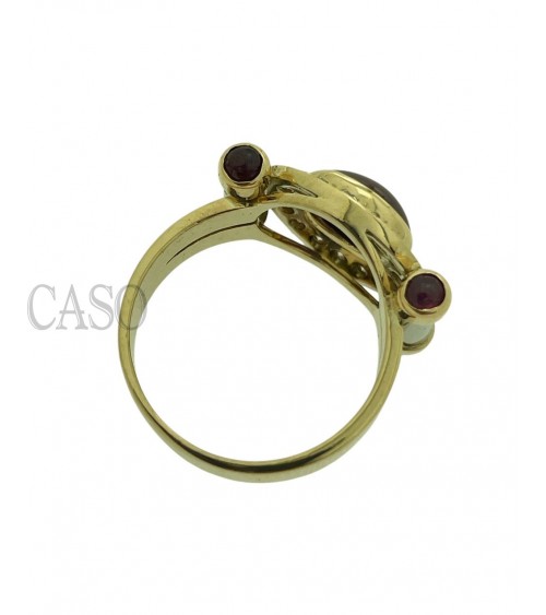 ANELLO VINTAGE CON RUBINO CABOCHON E DIAMANTI