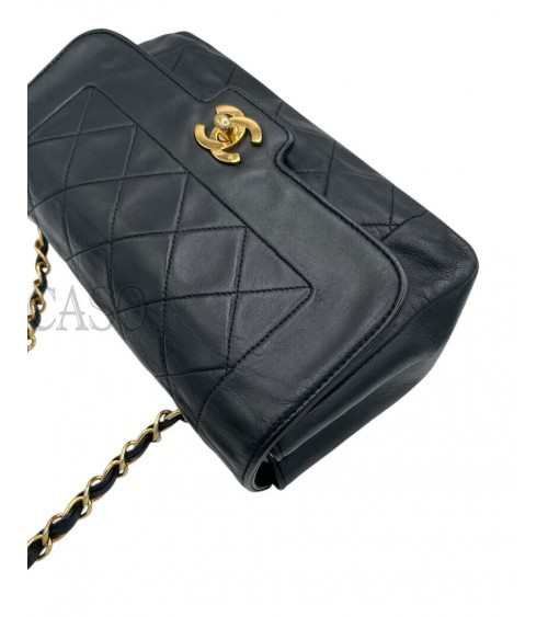 CHANEL VINTAGE LADY D IN PELLE NERA
