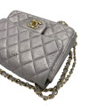 CHANEL IN PELLE METALLIZATA LILLA
