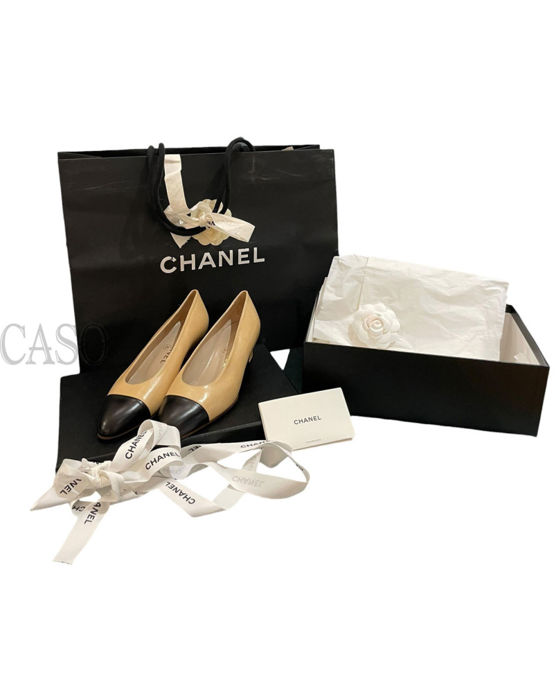 CHANEL VINTAGE DECOLLETE' IN PELLE BEIGE E PUNTA NERA