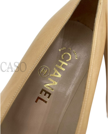 CHANEL VINTAGE DECOLLETE' IN PELLE BEIGE E PUNTA NERA