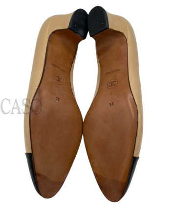 CHANEL VINTAGE DECOLLETE' IN PELLE BEIGE E PUNTA NERA