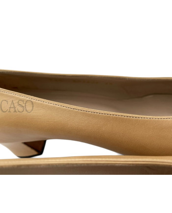 CHANEL VINTAGE DECOLLETE' IN PELLE BEIGE E PUNTA NERA