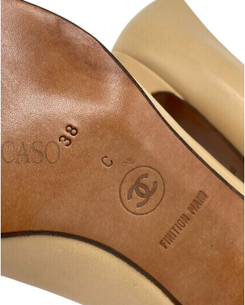 CHANEL VINTAGE DECOLLETE' IN PELLE BEIGE E PUNTA NERA